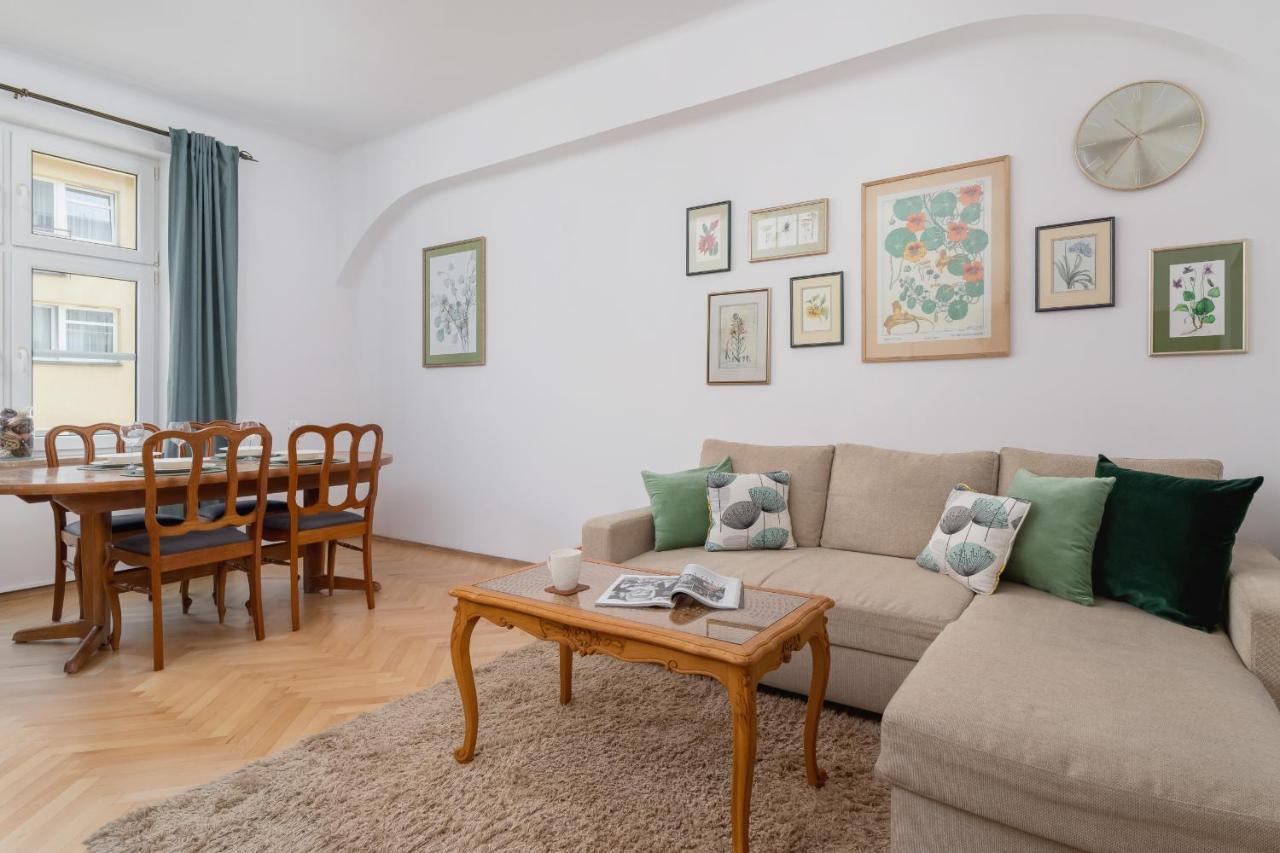 Spacious Retro In The Center Of Cracow By Renters Appartement *