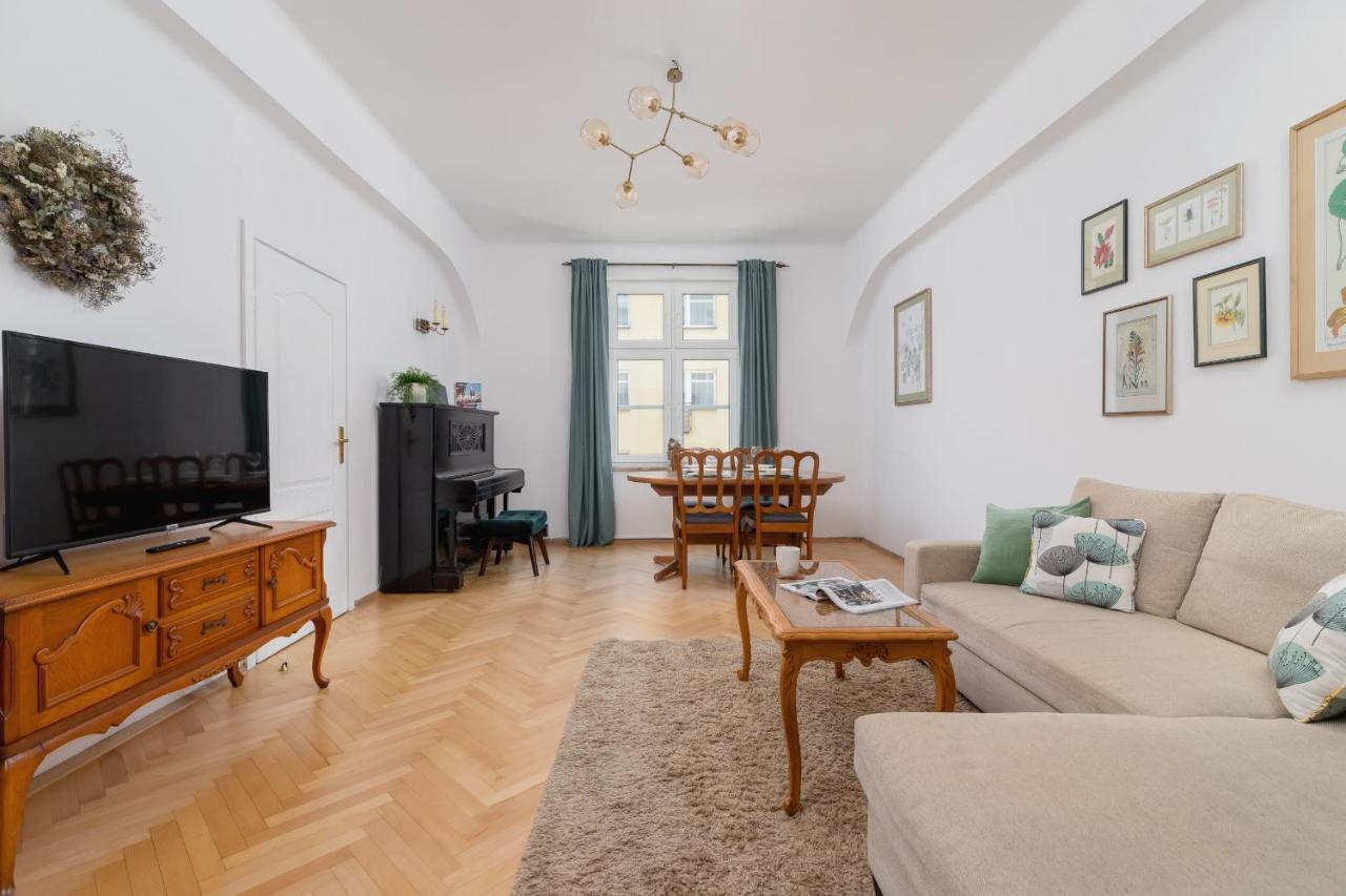 Spacious Retro In The Center Of Cracow By Renters Apartment Krakau