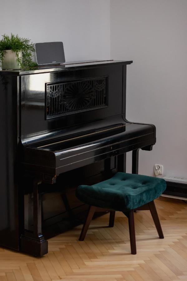 Spacious Retro In The Center Of Cracow By Renters Krakau