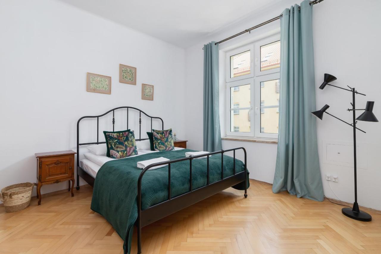Spacious Retro In The Center Of Cracow By Renters Apartment Krakau