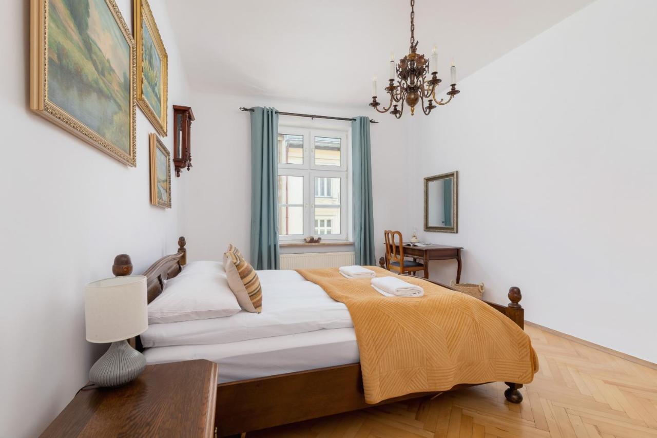 Spacious Retro In The Center Of Cracow By Renters Krakau