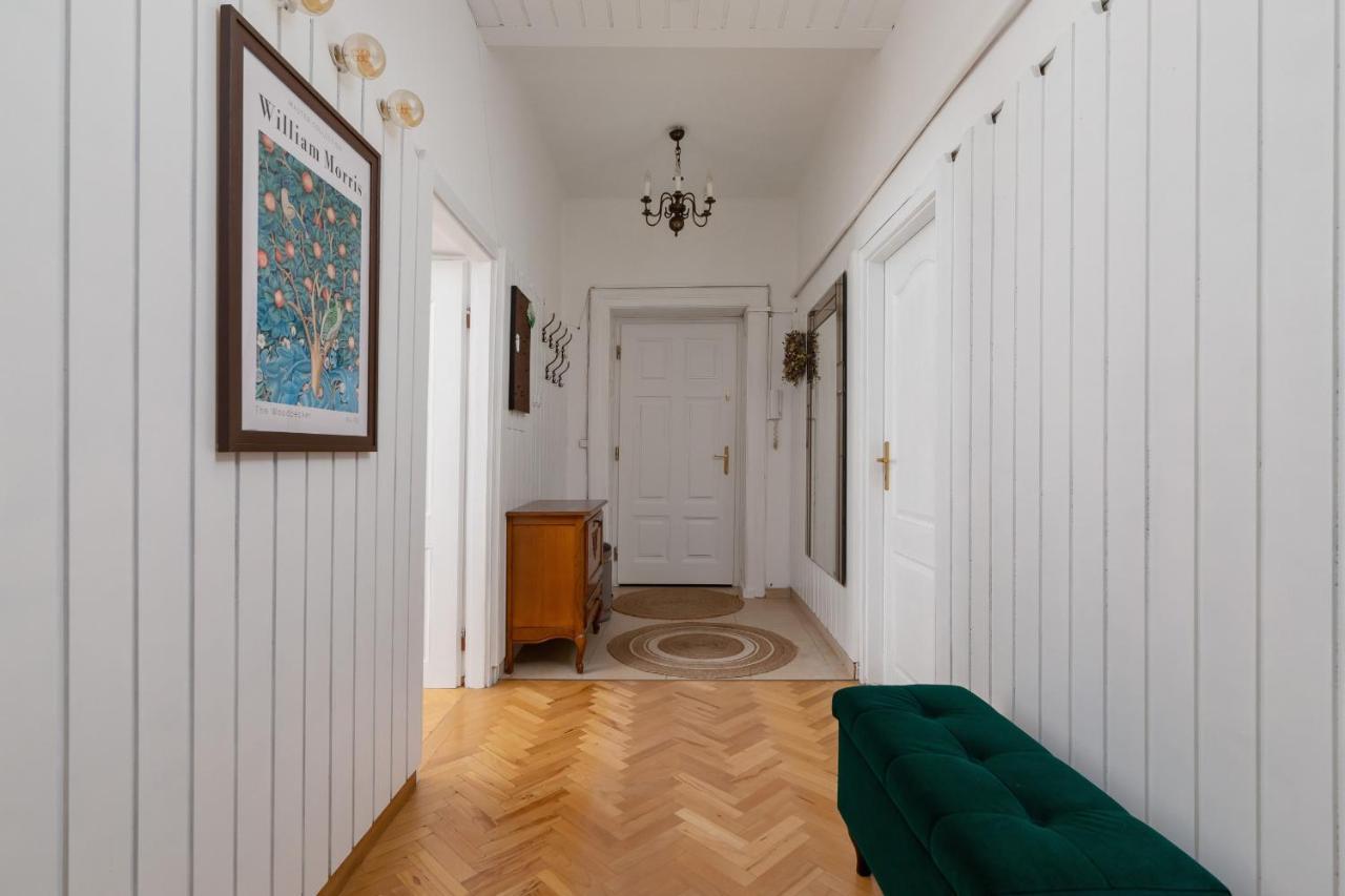 Spacious Retro In The Center Of Cracow By Renters Apartment Krakau