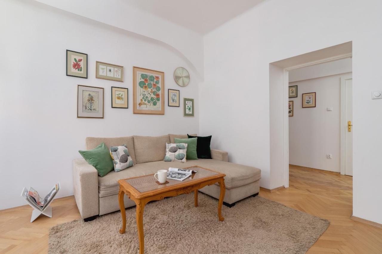 Apartment Spacious Retro In The Center Of Cracow By Renters Krakau