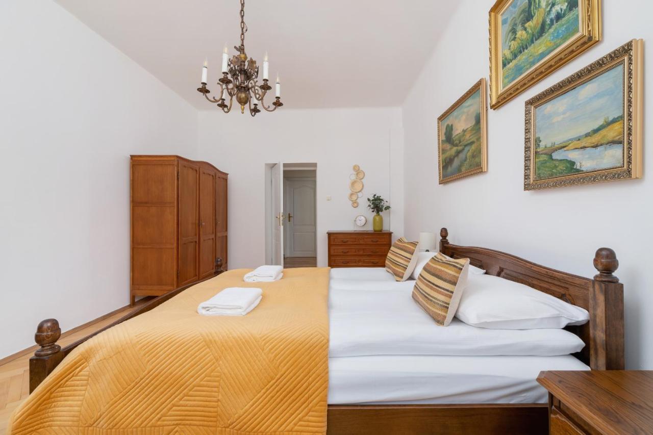 Apartment Spacious Retro In The Center Of Cracow By Renters Krakau