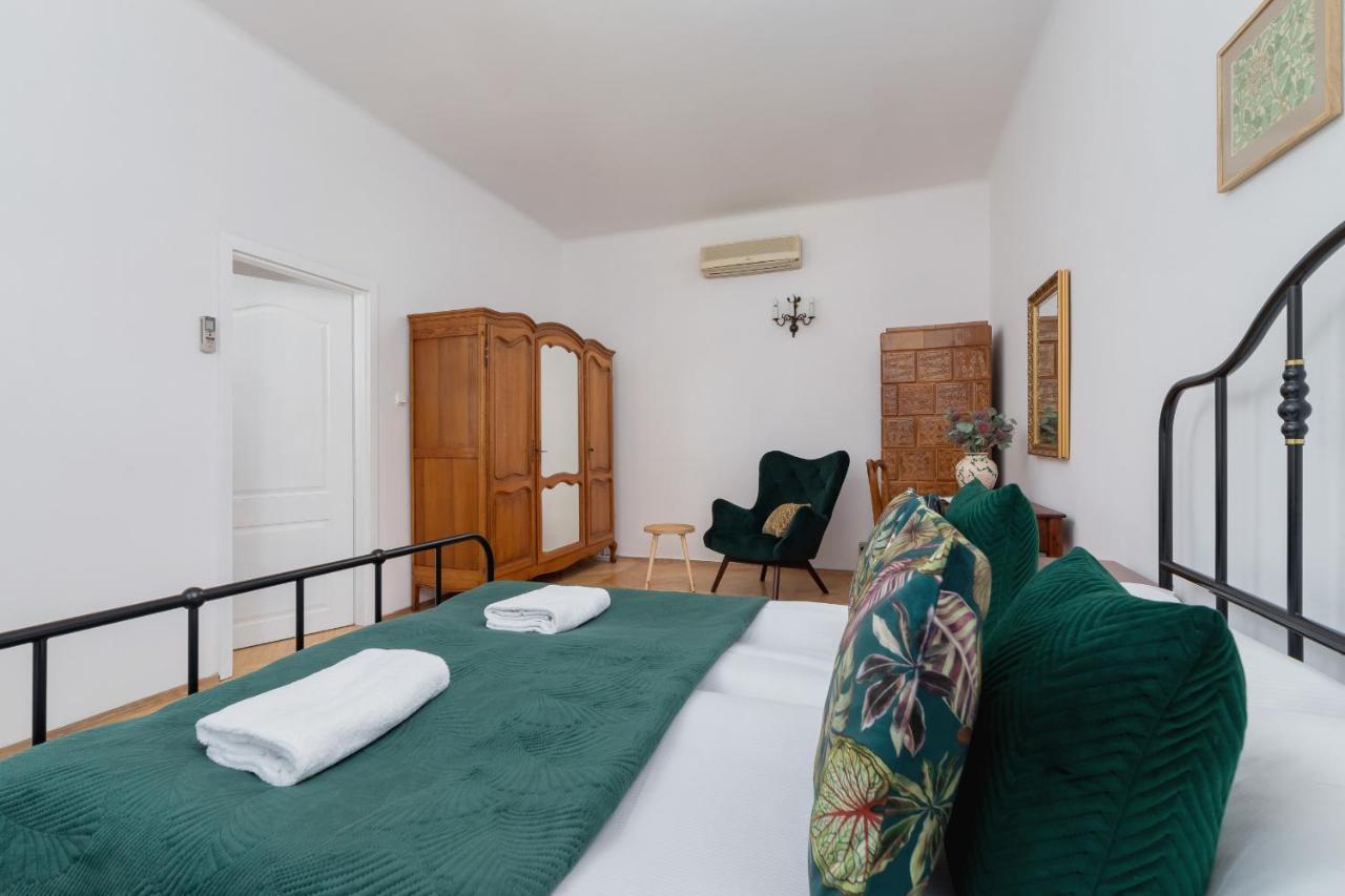 Apartment Spacious Retro In The Center Of Cracow By Renters Krakau